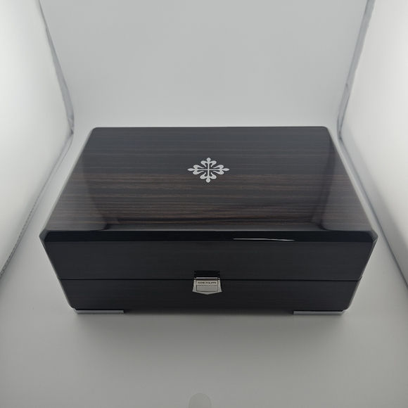 Patek Philippe brown wooden watch box with cover cloth - Picture 15 of 16